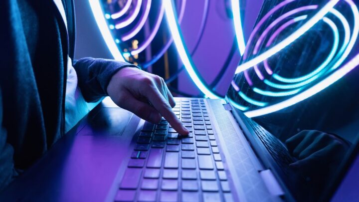 Meta Restricts Alcohol Accounts on Facebook, Shaking Digital Reach